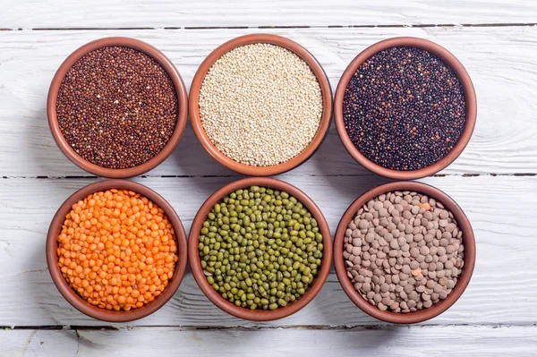 Cereales y frijoles en tazón —  Fotos de Stock