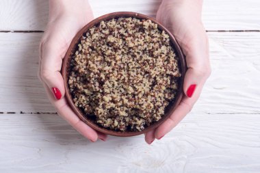 Sağlıklı pişmiş quinoa