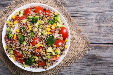 taze quinoa salata