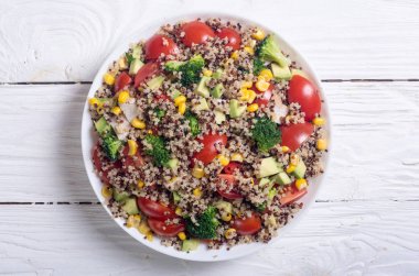 taze quinoa salata