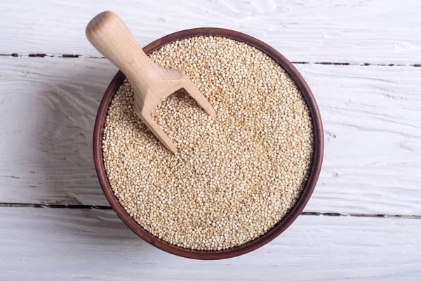 White quinoa in bowl — Stock Photo, Image