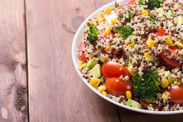 Salada de quinoa fresca — Fotografia de Stock
