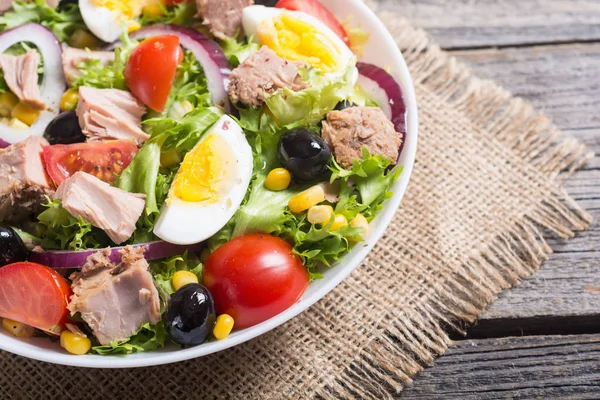 Salada de atum com tomates — Fotografia de Stock