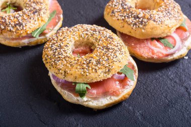 Somon ile ev yapımı simit 