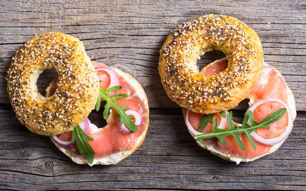 Homemade bagels with salmon — Stock Photo, Image