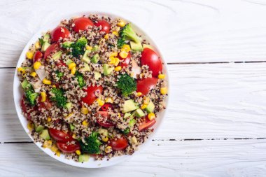 taze quinoa salata