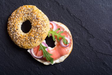 Somon ile ev yapımı simit 