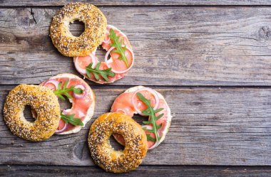 Somon ile ev yapımı simit 