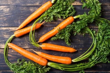 Sebze havuç yaprakları ile 