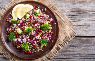 Quinoa salata Nar ile