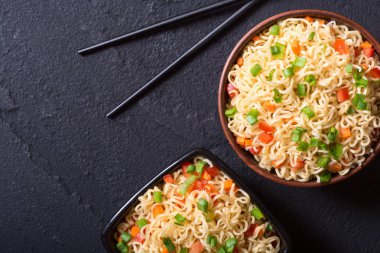 Hazır erişteler kasede