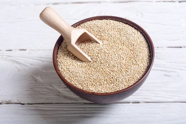 White quinoa in bowl — Stock Photo, Image