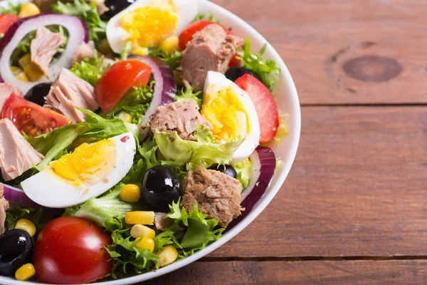 Salada de atum com tomates — Fotografia de Stock