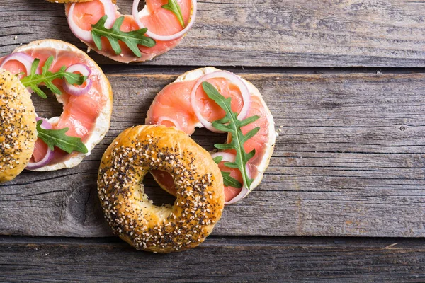Homemade bagels with salmon — Stock Photo, Image