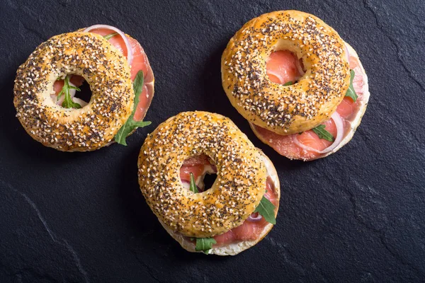 Homemade bagels with salmon — Stock Photo, Image