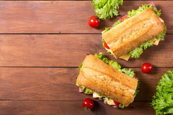 Ciabatta sandviç marul ile