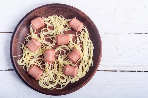 Sosisli makarna spagetti