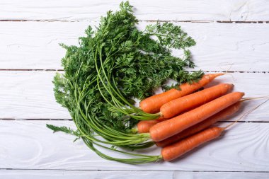 Sebze havuç yaprakları ile 