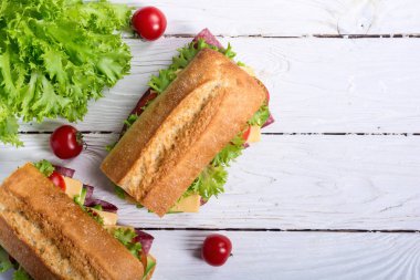Ciabatta sandviç marul ile