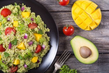 Quinoa salata Guakamole ile