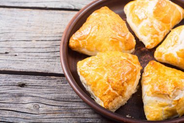 Puf böreği samosa fırından yeni çıkmış