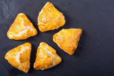 Puf böreği samosa fırından yeni çıkmış