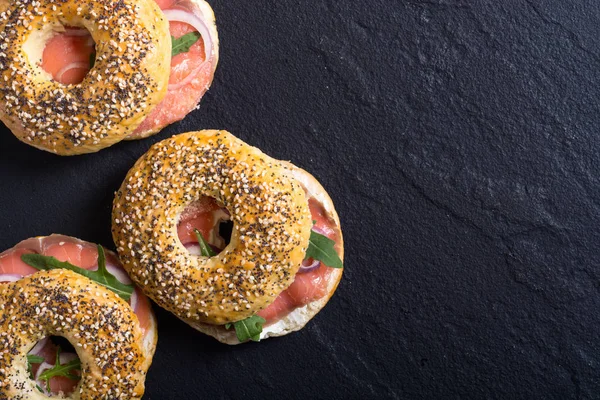 Homemade bagels with salmon — Stock Photo, Image