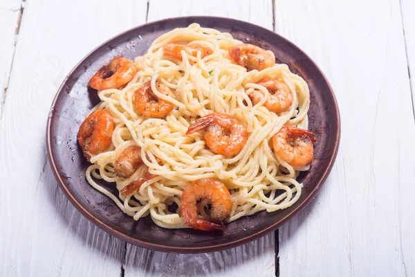 Italian pasta spaghetti with shrimps — Stock Photo, Image