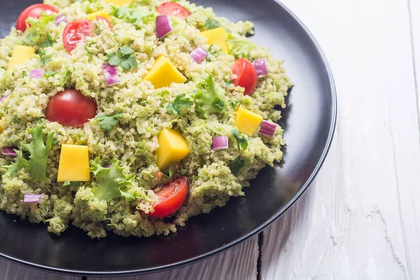 Quinoa salata Guakamole ile