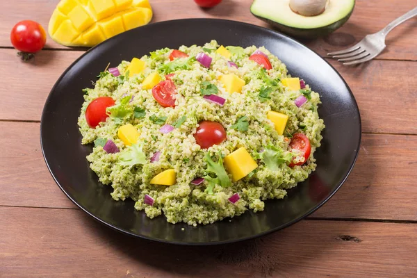 Quinoa salata Guakamole ile