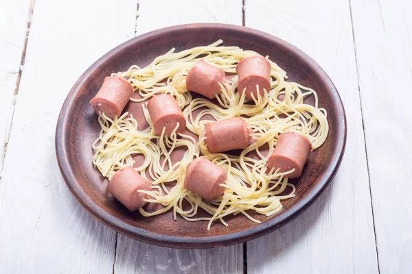 Sosisli makarna spagetti