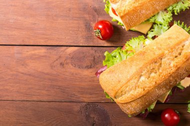 Ciabatta sandviç marul ile