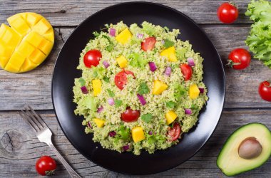 Quinoa salata Guakamole ile