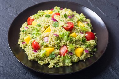 Quinoa salata Guakamole ile