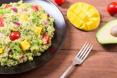 Quinoa salata Guakamole ile