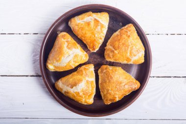 Puf böreği samosa fırından yeni çıkmış
