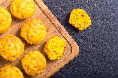 Peynir ile ev yapımı Fırında kek