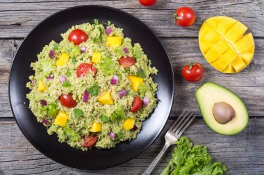Quinoa salata Guakamole ile