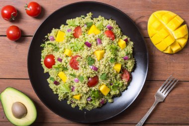 Quinoa salata Guakamole ile
