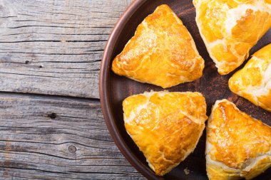 Puf böreği samosa fırından yeni çıkmış