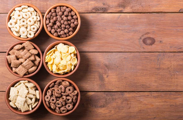 Cereals . Breakfast with milk and chocolate cornflakes — Stock Photo, Image