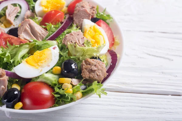 Salada de atum com tomates — Fotografia de Stock