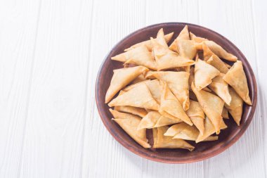 Ramazan iftar yemeği. Geleneksel Asya vejetaryen yemek samosası.