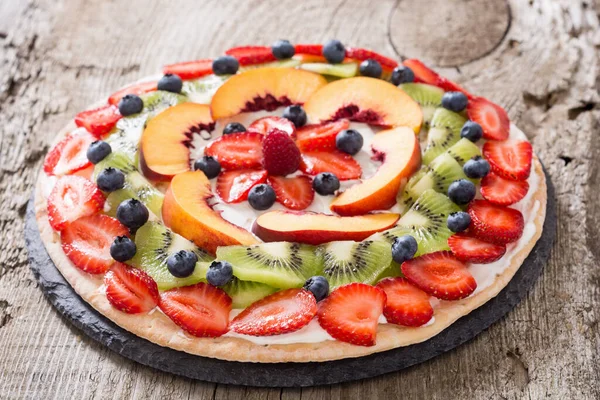 Pizza Alla Frutta Con Frutta Bacche Dolce Dessert Gustoso — Foto Stock