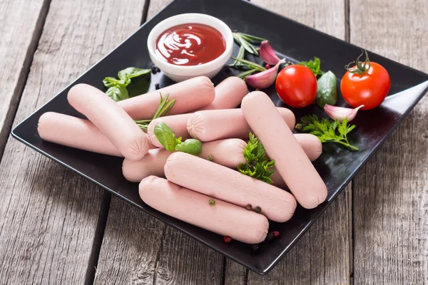 Rauwe Worst Van Rundvlees Met Peper Kruiden Ketchup Voedsel Achtergrond — Stockfoto