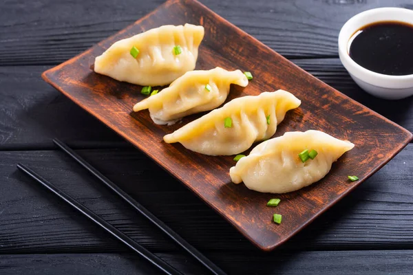 Dumplings Asiáticos Tradicionales Gyoza Con Cebolla Verde Salsa Soja — Foto de Stock