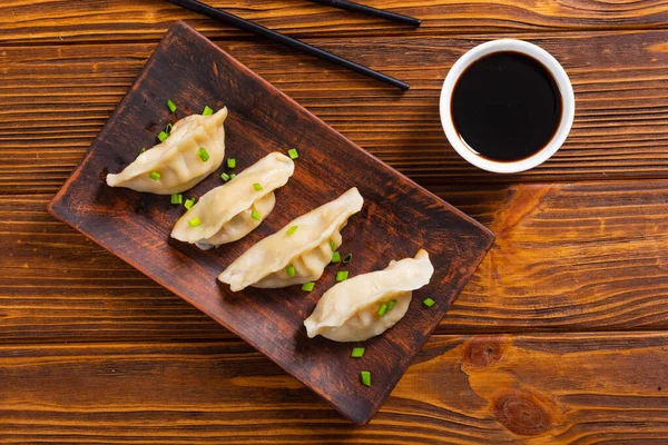 Dumplings Asiáticos Tradicionales Gyoza Con Cebolla Verde Salsa Soja — Foto de Stock