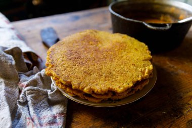 Köy ortamında ev yapımı mısır gevreği.