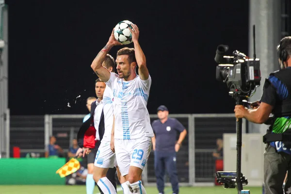 Joueur de football pendant le match de football — Photo