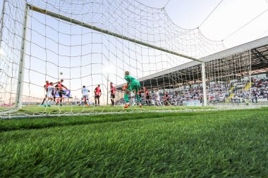 Rijeka - 21 Nisan 2018: 1 Hırvat Ligi. Rijeka ve Osijek arasında futbol maçı. Parmaklıklar ardında görüntüleyin. Hırvatistan üzerinde 22 Nisan 2018.